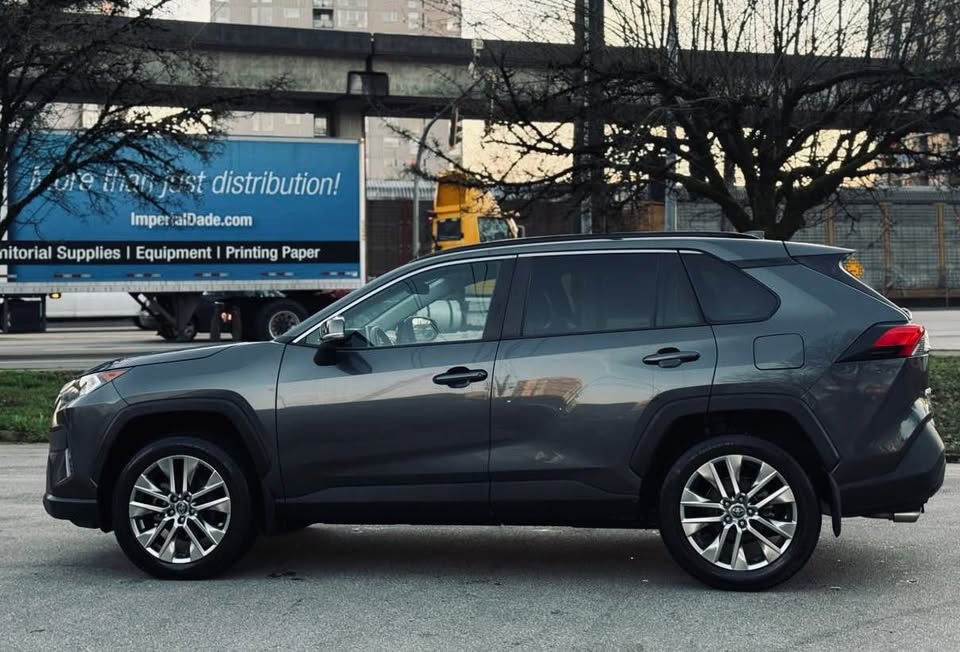 2019 TOYOTA RAV4 XLE AWD sold