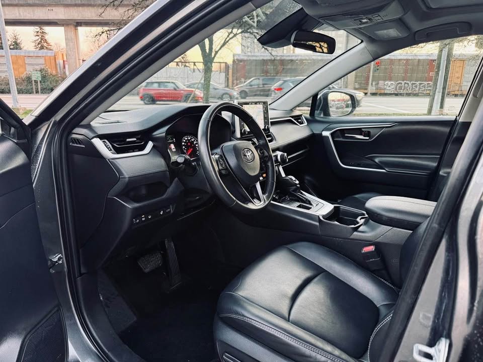 2019 TOYOTA RAV4 XLE AWD sold