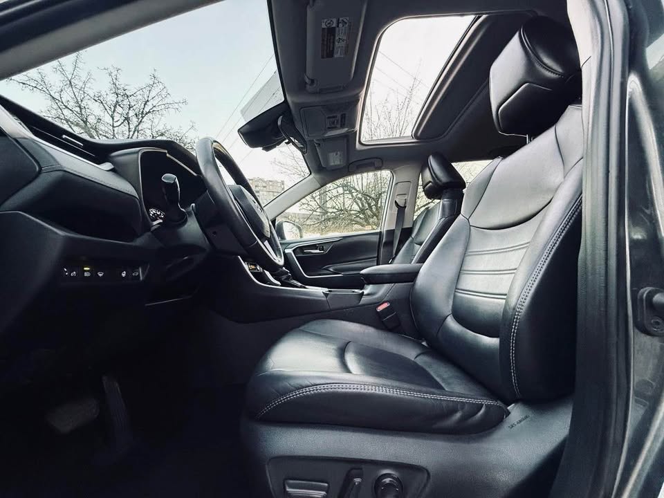 2019 TOYOTA RAV4 XLE AWD sold