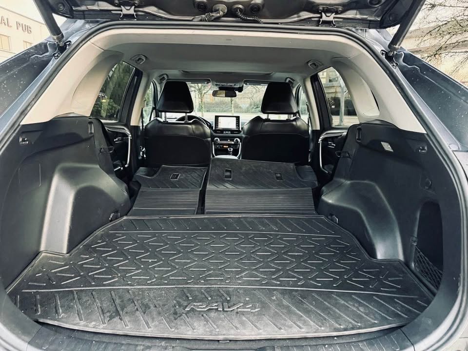 2019 TOYOTA RAV4 XLE AWD sold