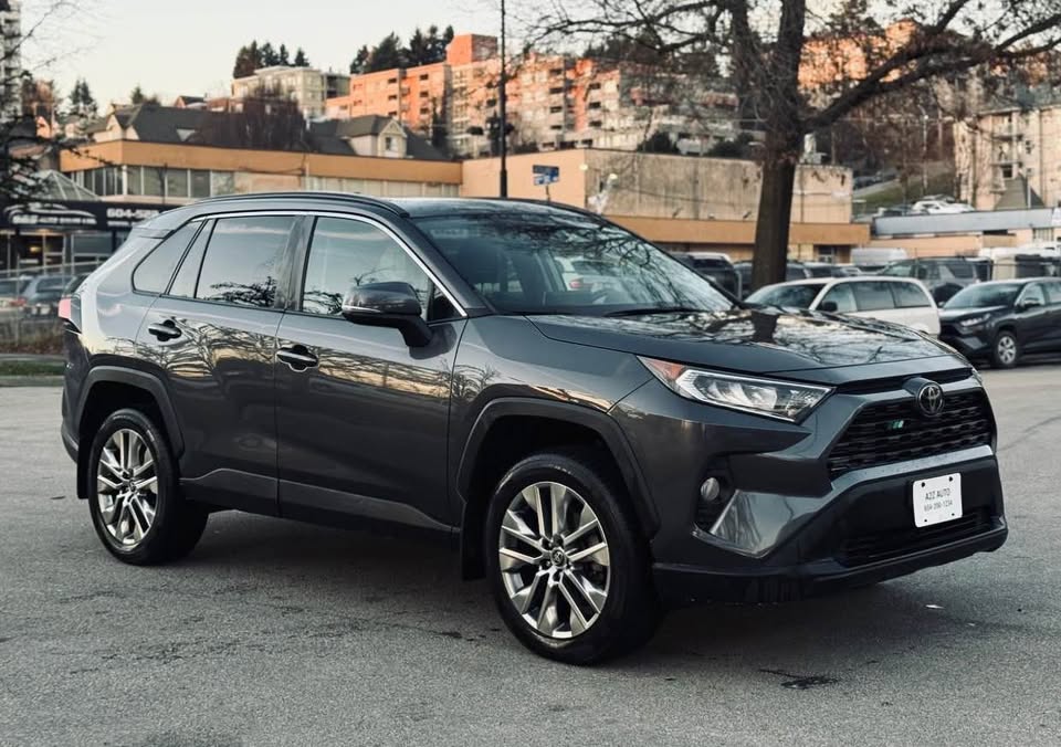 2019 TOYOTA RAV4 XLE AWD sold