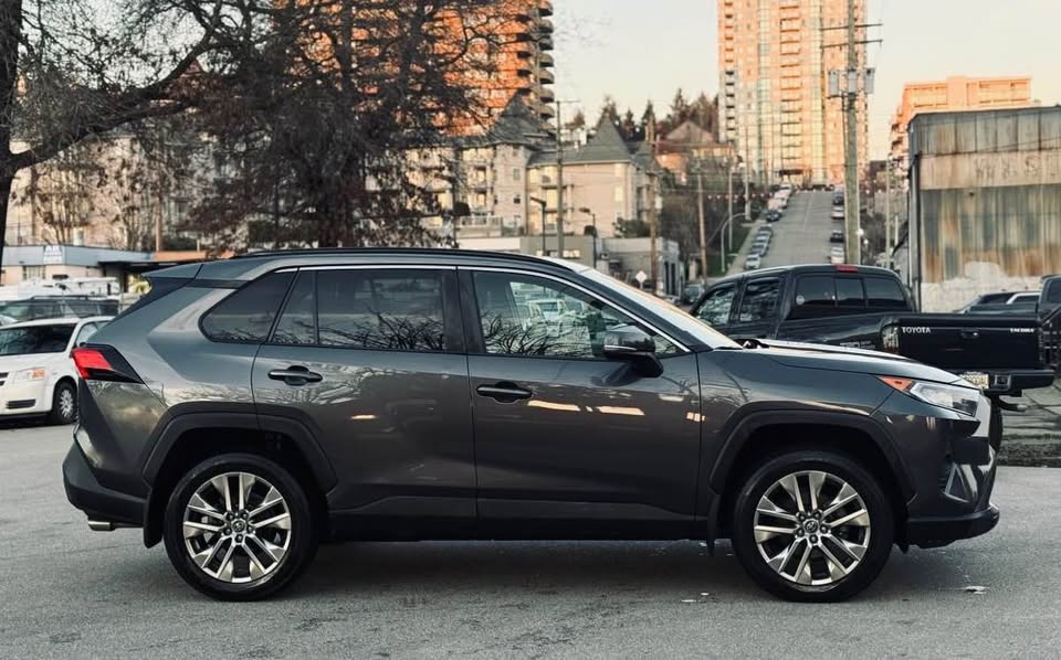 2019 TOYOTA RAV4 XLE AWD sold