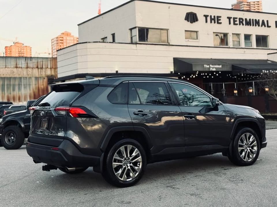 2019 TOYOTA RAV4 XLE AWD sold