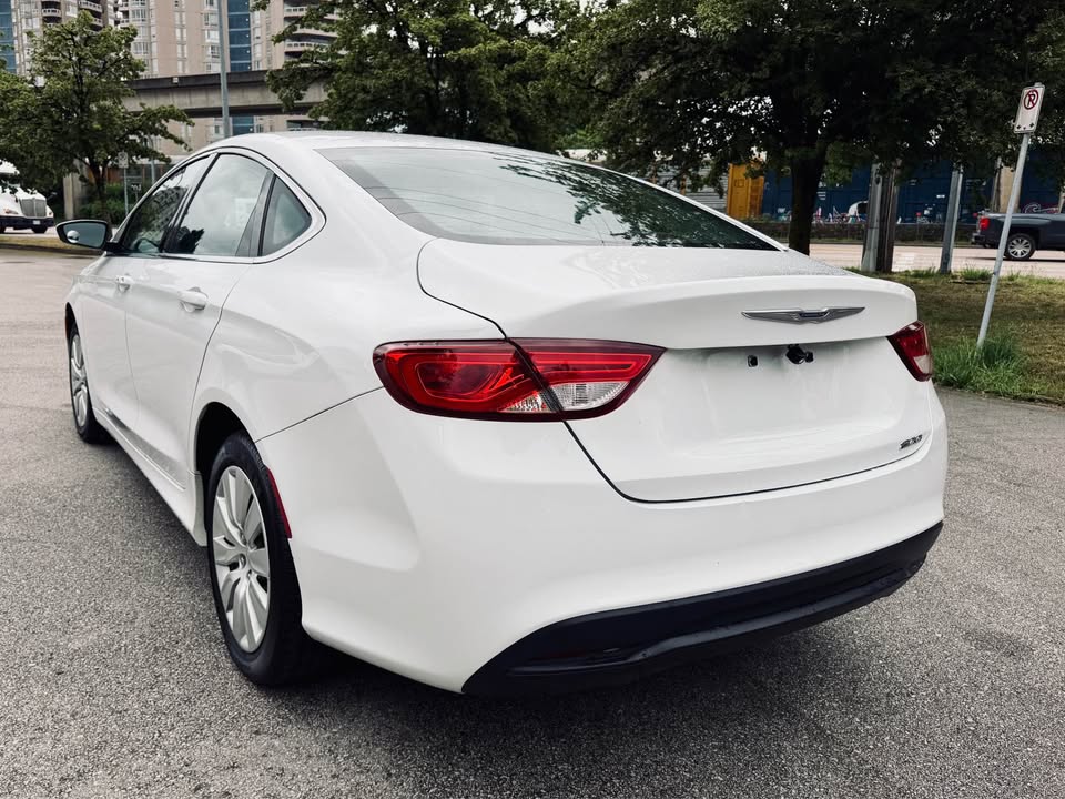 2016 Chrysler 200 — Automatic