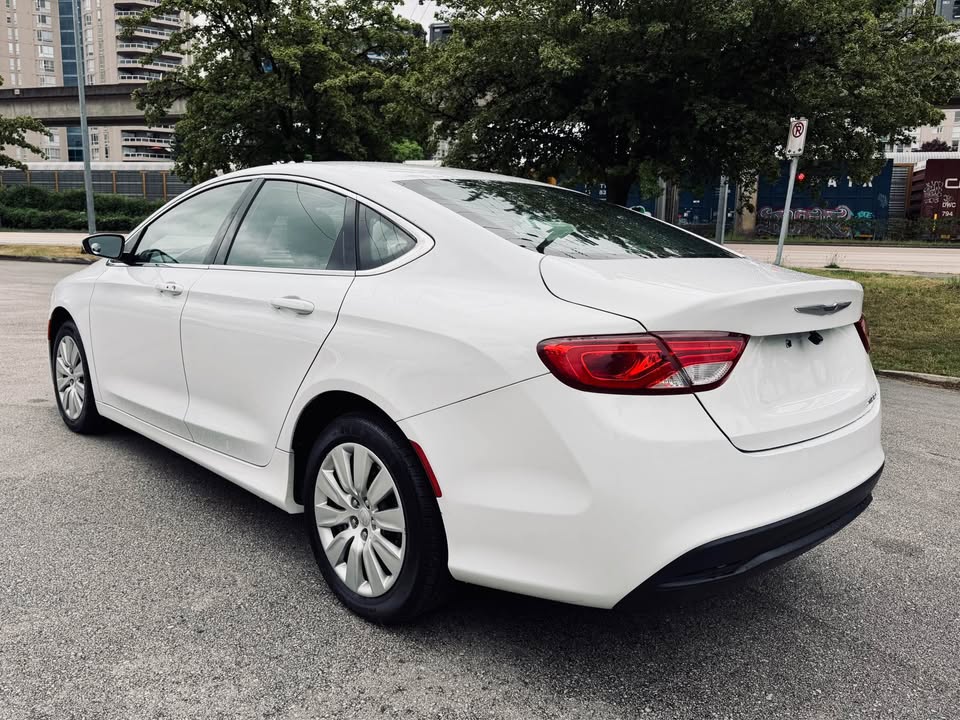 2016 Chrysler 200 — Automatic