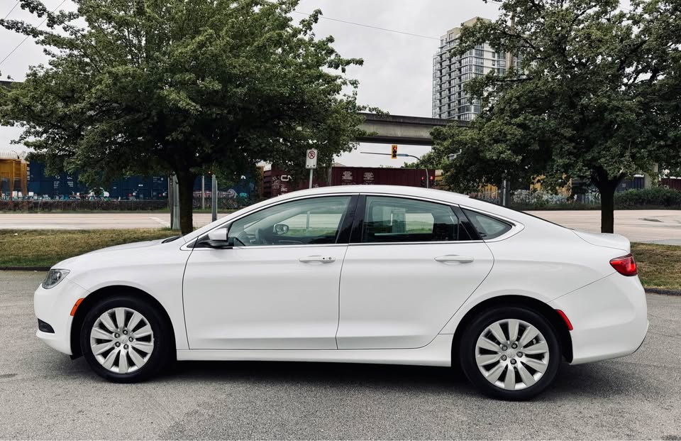 2016 Chrysler 200 — Automatic