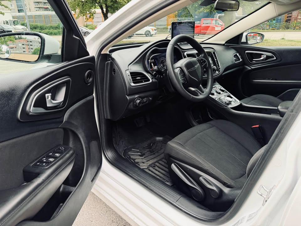 2016 Chrysler 200 — Automatic