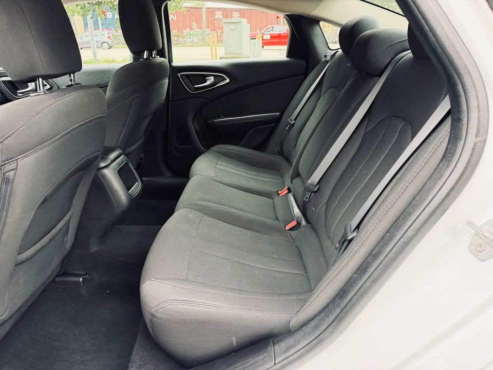 2016 Chrysler 200 — Automatic