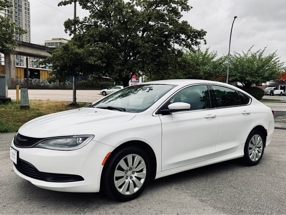 2016 Chrysler 200 — Automatic