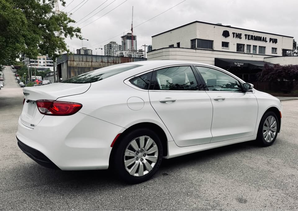 2016 Chrysler 200 — Automatic