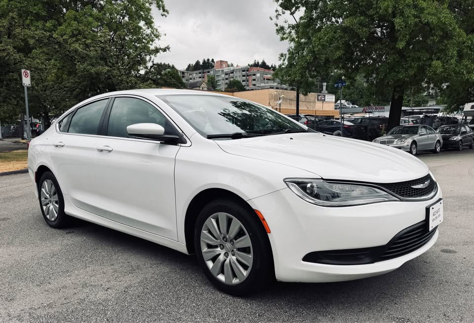 2016 Chrysler 200 — Automatic