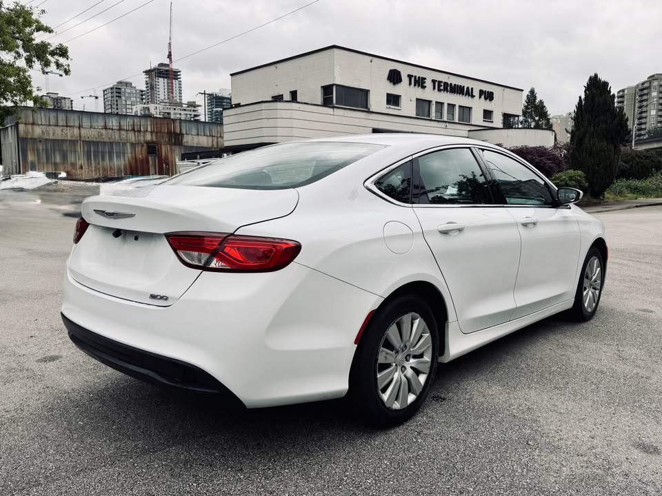 2016 Chrysler 200 — Automatic
