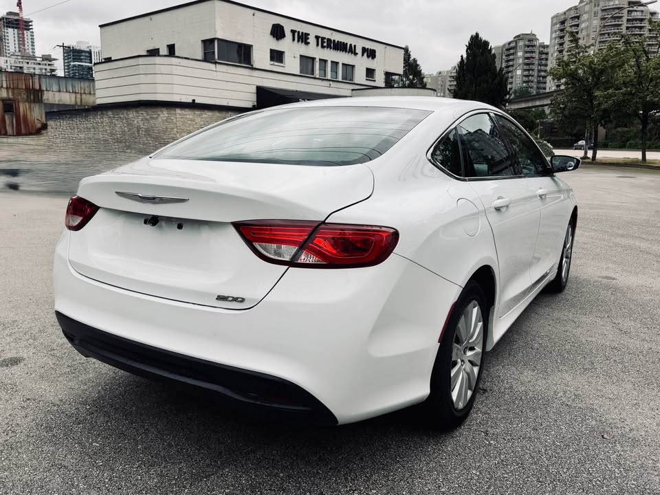 2016 Chrysler 200 — Automatic