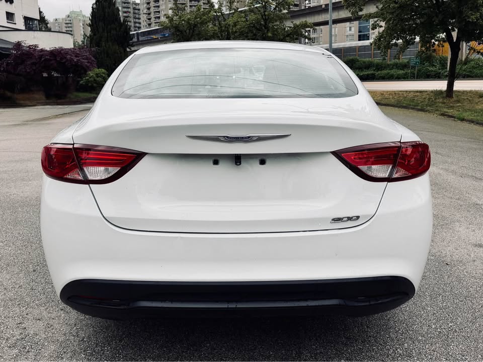 2016 Chrysler 200 — Automatic
