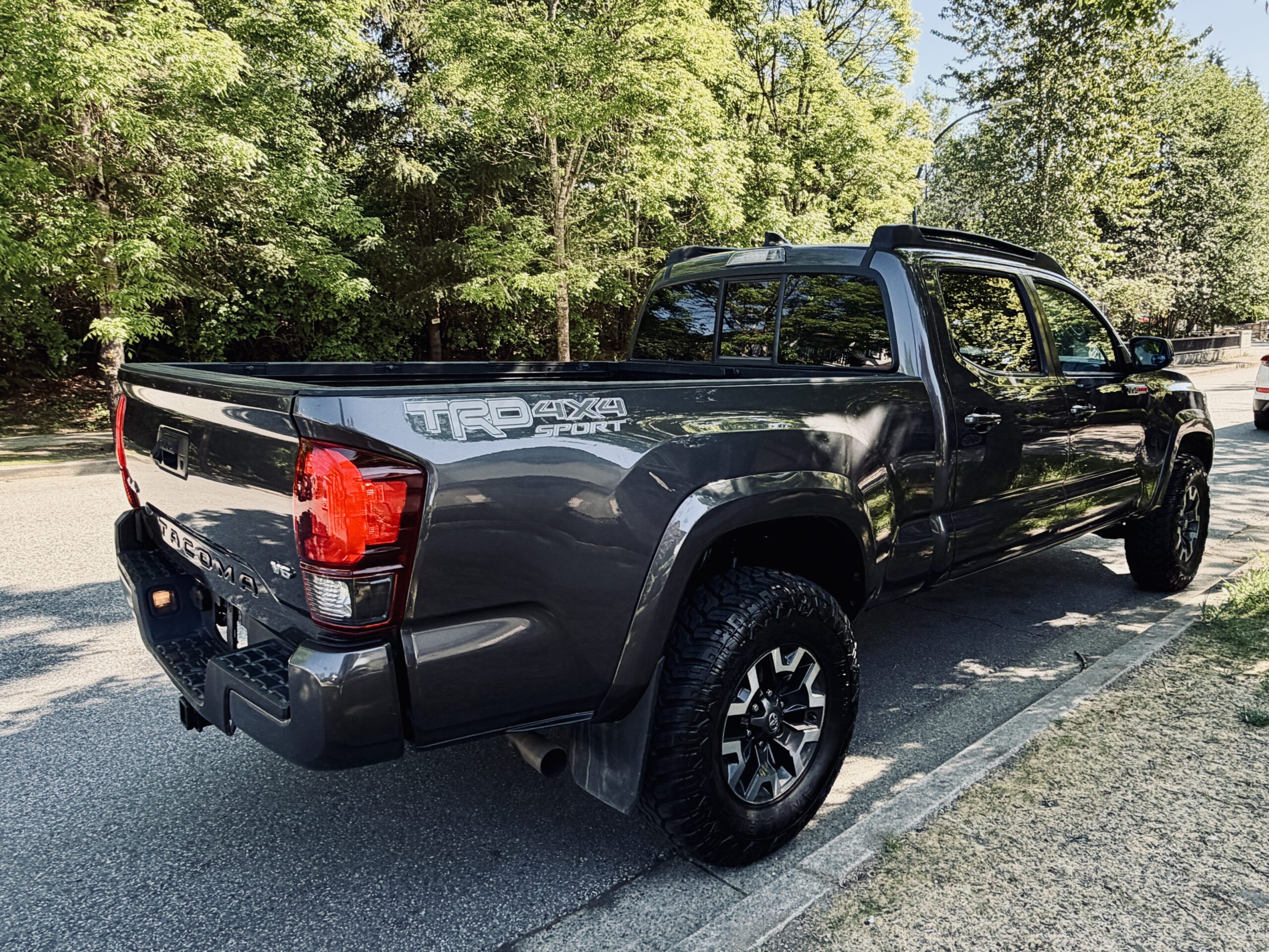 2022 Toyota Tacoma  4X4   Crew Cab Long Box 6 Fit Tall