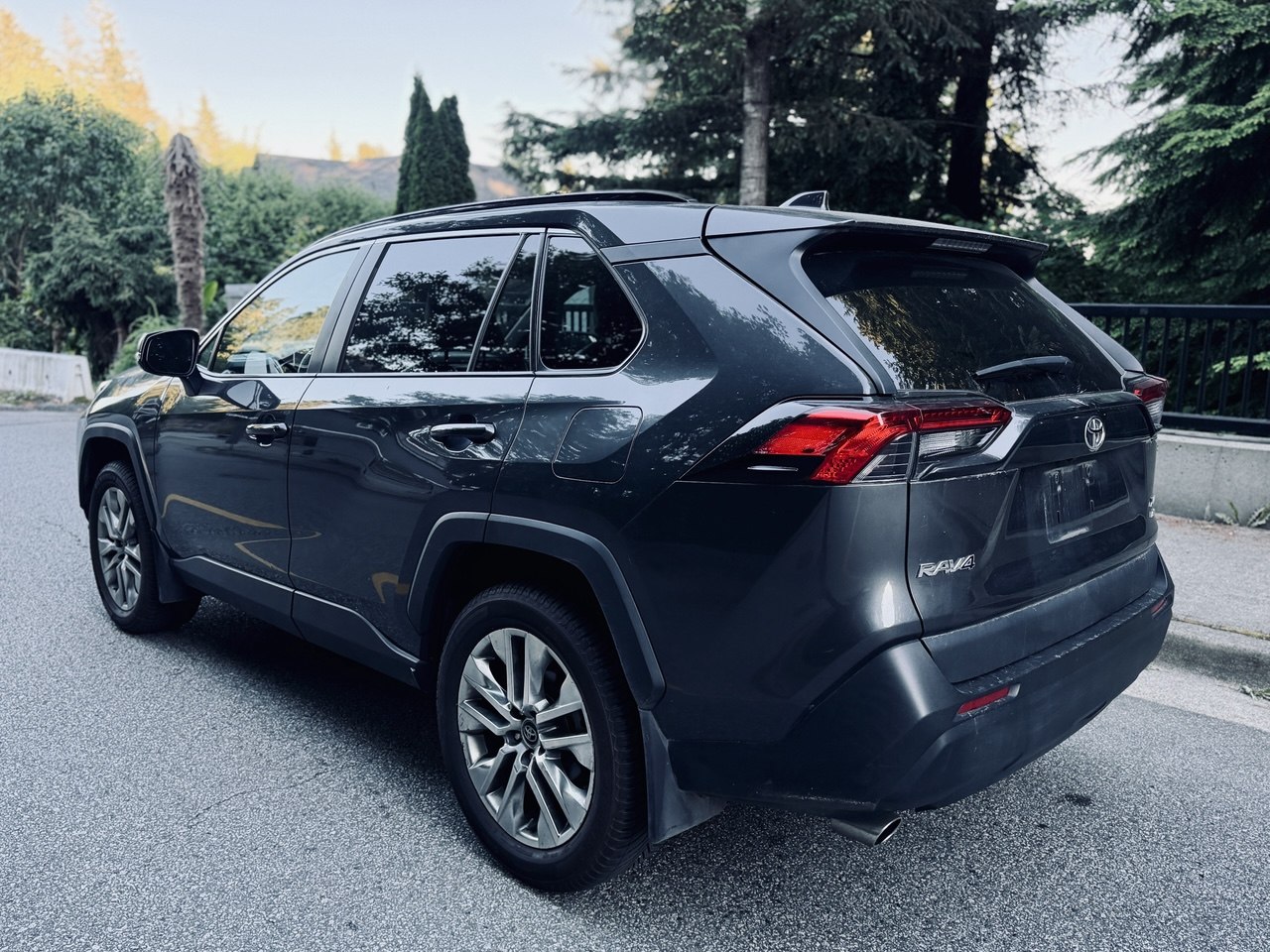 2020 Toyota RAV4  XLE AWD
