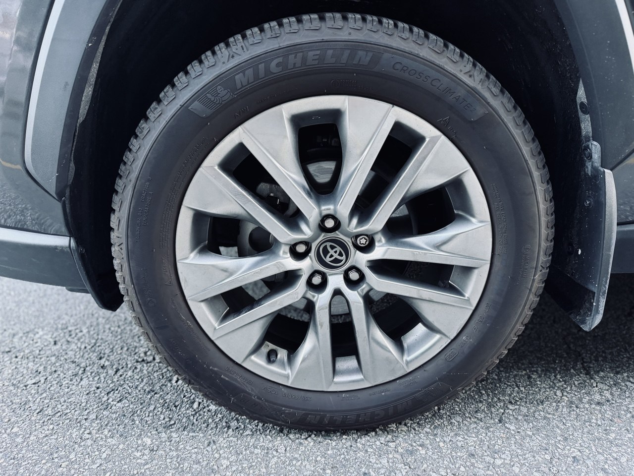 2020 Toyota RAV4  XLE AWD