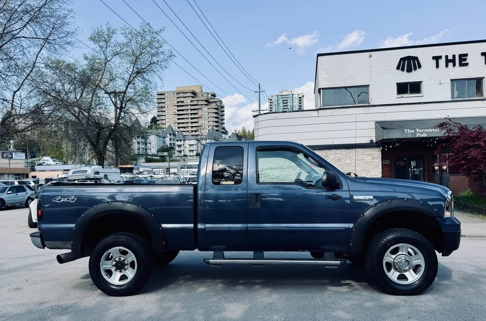 2006 Ford f-350 lariat super duty — extended cab