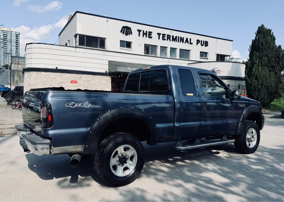 2006 Ford f-350 lariat super duty — extended cab