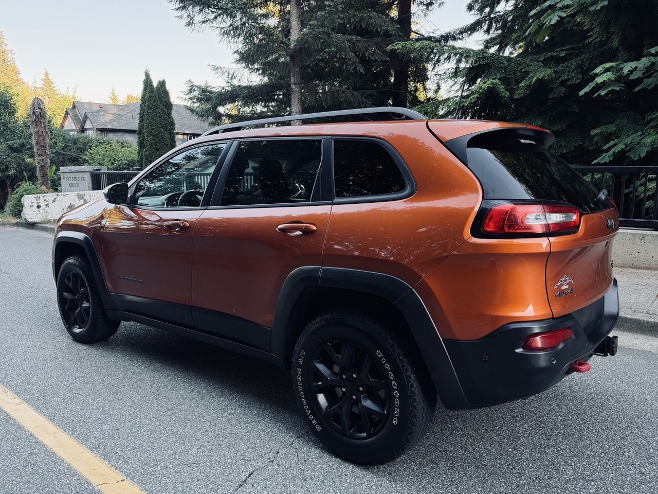 2016 Jeep Cherokee Trail-Hawk 4×4 with the Off-road  Package