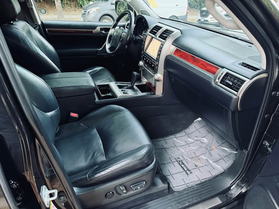 🚗 2013 Lexus GX460 | LOCAL | 1 OWNER | DEALER SERVICED | WARRANTY INCLUDED 🚗